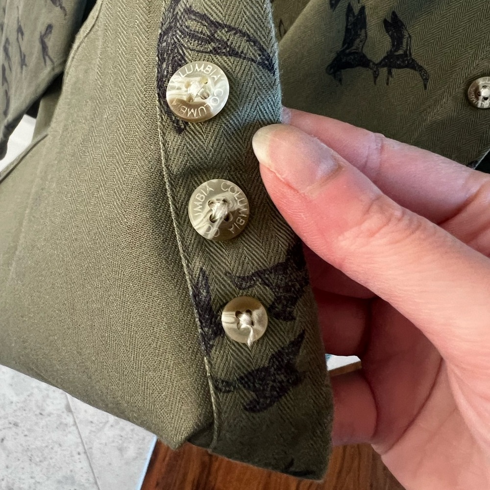 CLEARANCE Men’s Medium Olive Green Columbia Sportswear Ducks Button Down Shirt - Picture 7 of 9